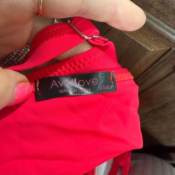 Avidlove Red and Black Bikini with Bold Contrast and Modern Style - Picture 5 of 8